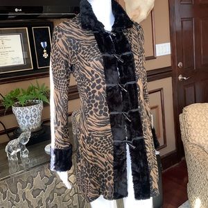 Frank Lyman long sweater top size 4 black and brown with toggle buttons